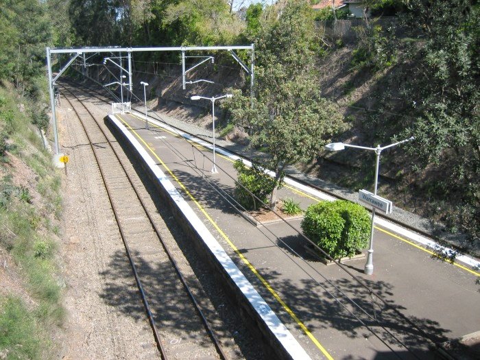 The southern end of Warrawee station looking south.