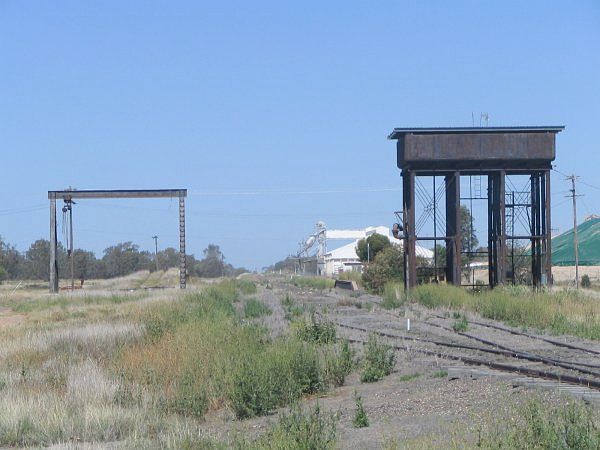 
The view looking south showing all the remaining infrastructure: gantry crane,
loading bank, grain stores, passenger platform and water tank.
