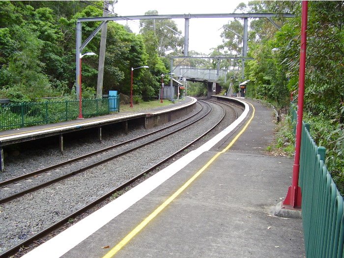 The view of Wombarra station from the down platform looking towards Sydney.