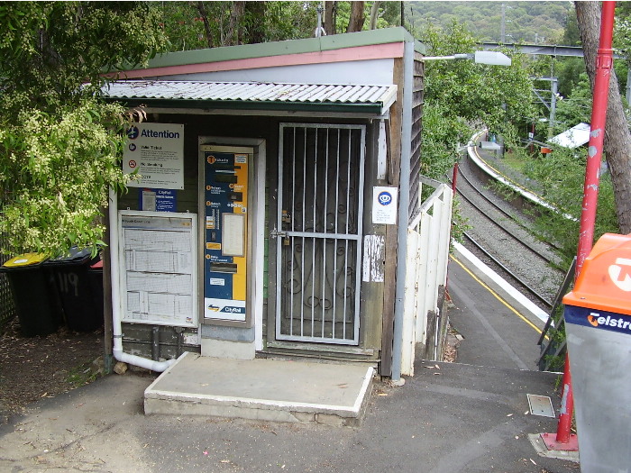 The ticketing and staff facilities are basic - a weatherboard shed at the Sydney end of the down platform.